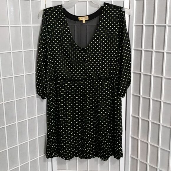 Adorable Black Dress W/ Green Polka Dots And Poofy Slit Half Sleeves - Picture 7 of 15